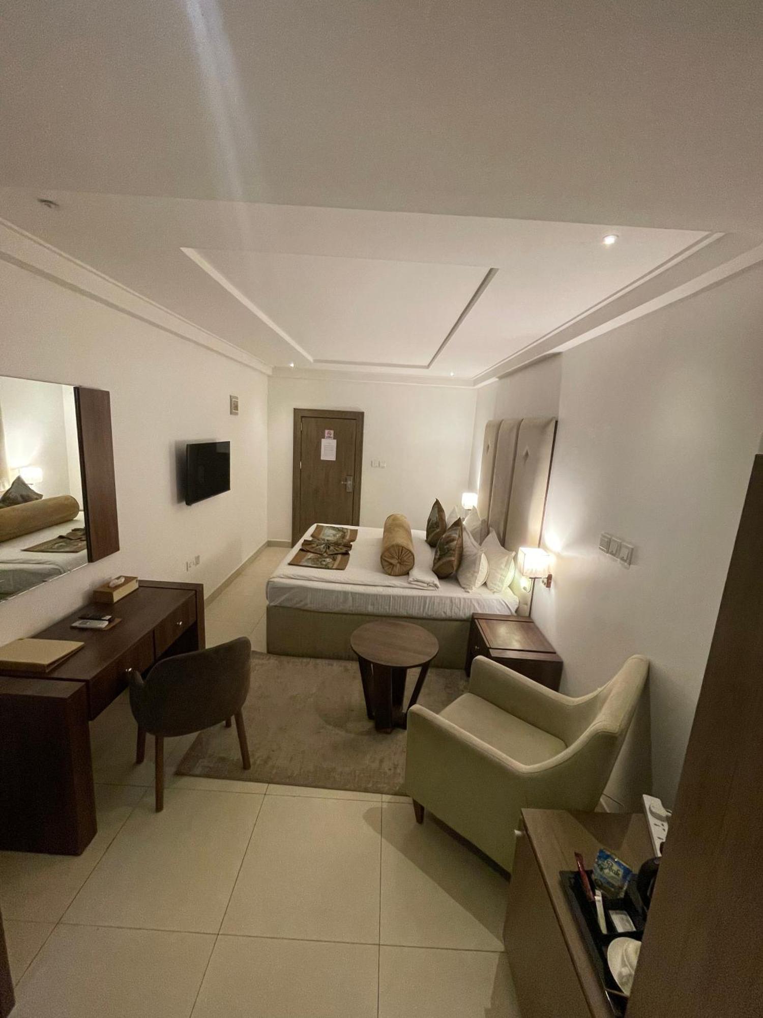 Swiss Pearl Continental Suite Wupa Bagian luar foto