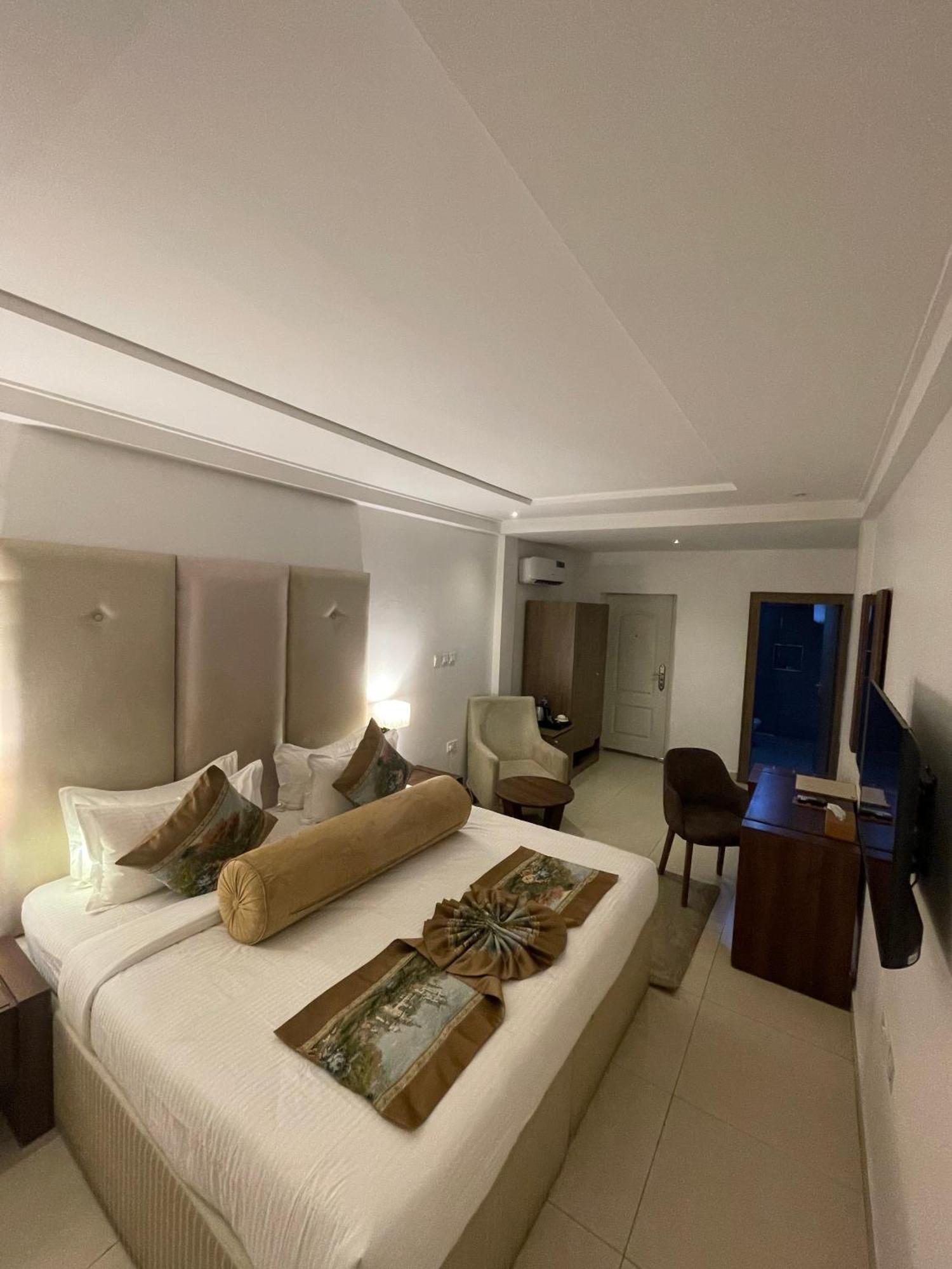Swiss Pearl Continental Suite Wupa Bagian luar foto
